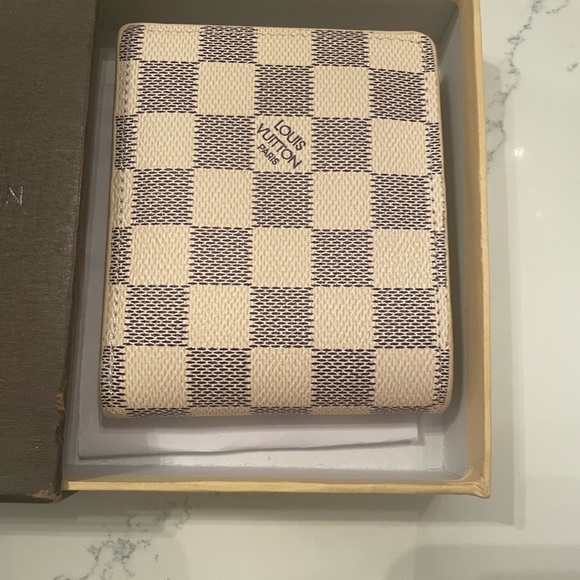 LV wallet, brand new never worn ! Great for last minute holiday gift - Picture 6 of 6